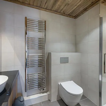 Neuf 3 Chambres, Garage Couvert A *